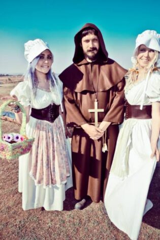 MEDEIVAL MONK AND WENCHE