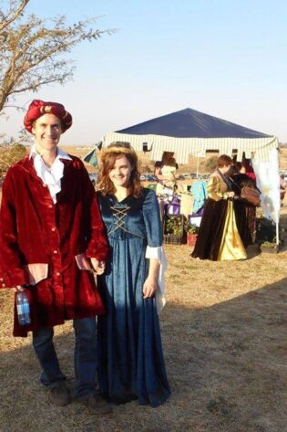 MEDIEVAL FAYRE MAN AND LADY