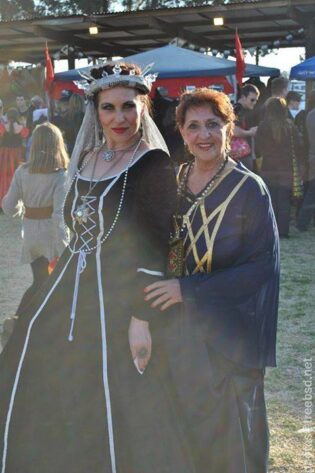 MEDIEVAL NEIGHBOURS STALL