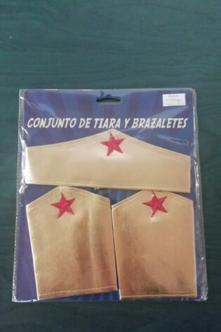 WONDERWOMAN ARMBANDS AND CAPES