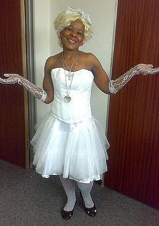 1980S MARILYN MONROE WHITE DRESS - LADIES AND 1980S ACCESSORIES - 1980S LACE GLOVES AND MARILYN MONROE BLONDE WIG