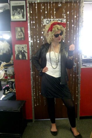 1980S PUNK ROCK WHITE CORSET AND LEATHER PANTS AND 1980S ACCESSORIE - 1980S HEADBAND AND MARILYN MONROE BLONDE WSIG