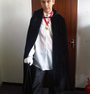 VAMPIRE COSTUME