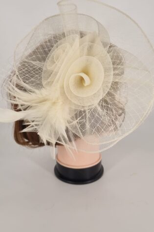 FASCINATOR ROSE CREAM