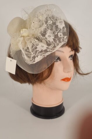 FASCINATOR MINI VELVET WHITE WITH VEIL