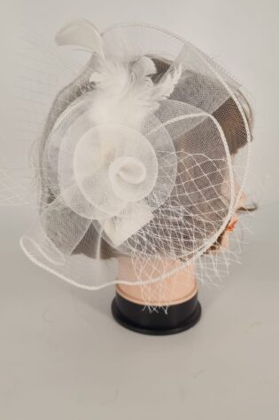FASCINATOR ROSE WHITE