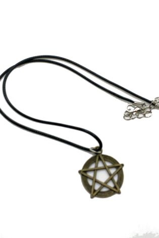 TRIQUETRA NECKLACE