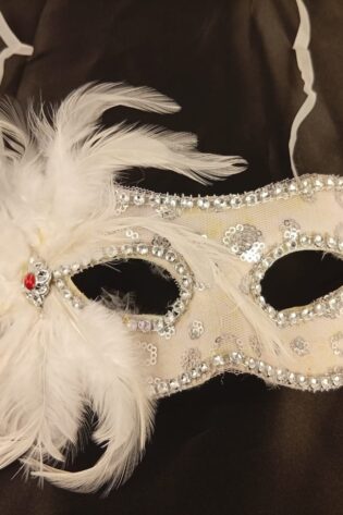 LACED SPOTTED  SEQUIN WITH FEATHER FLOWER WHITE